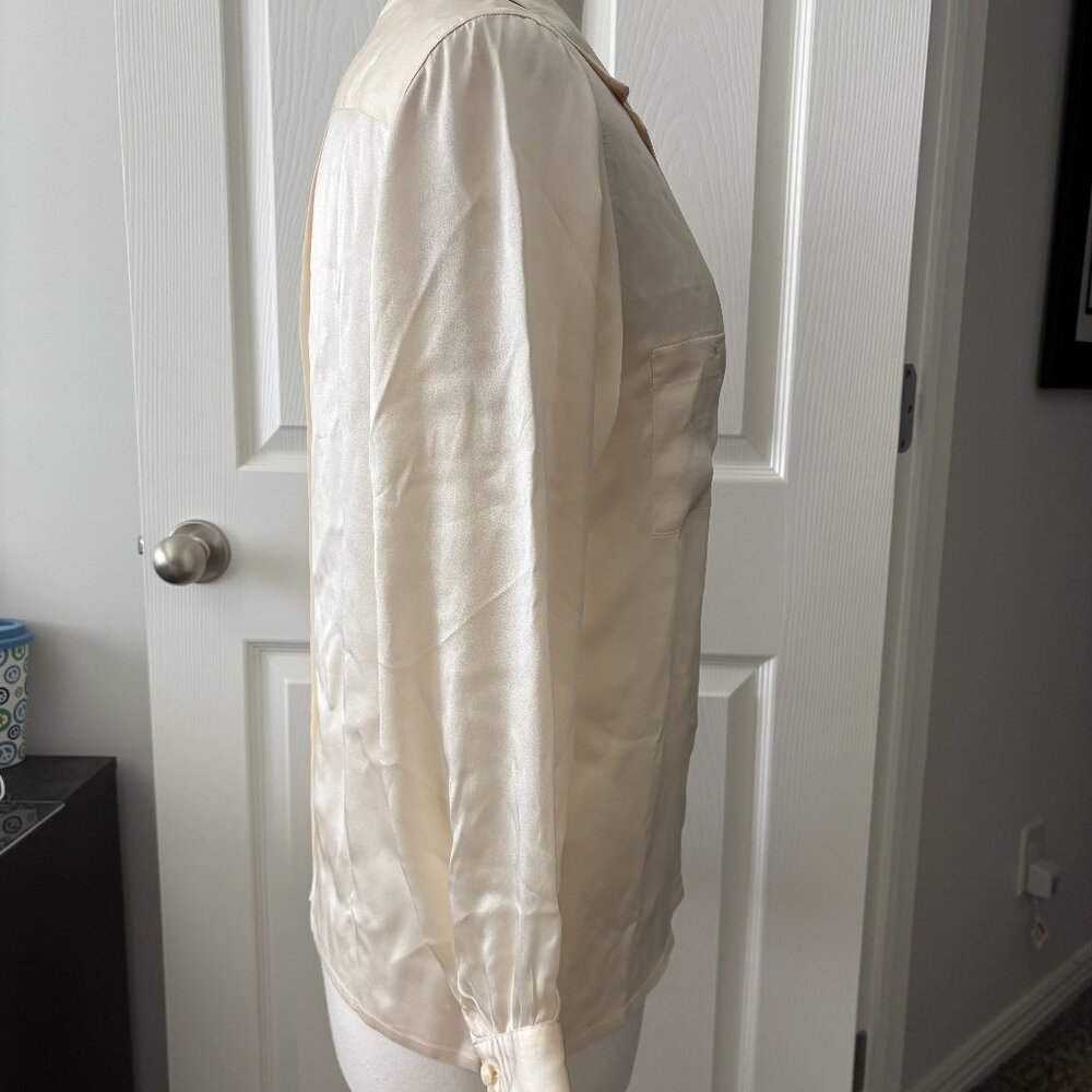 Vintage Ivory Silk Chanel Blouse Size 40 (Euro) - Picture 4 of 10